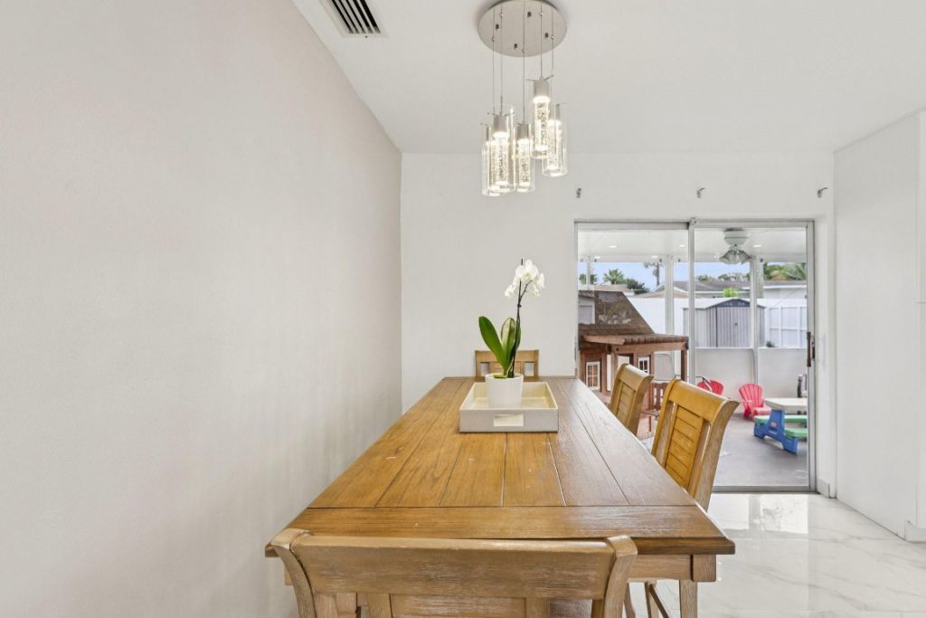 8700 NW 11th Street, Pembroke Pines, FL 33024 Photo