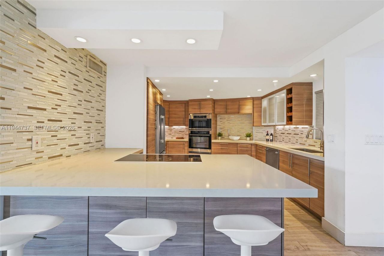 1881 Washington Ave, Unit 5H, Miami Beach, FL 33139 Photo