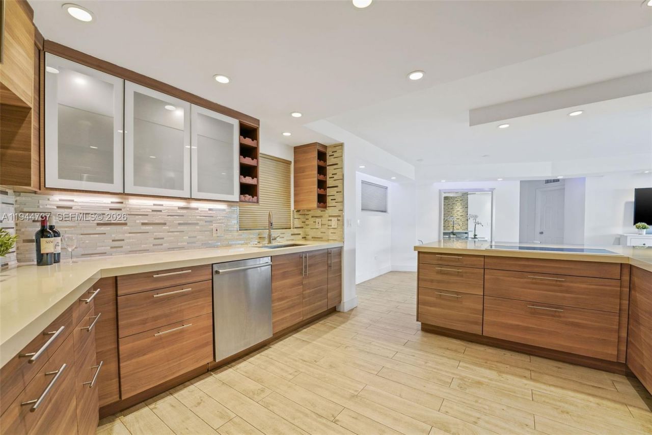 1881 Washington Ave, Unit 5H, Miami Beach, FL 33139 Photo