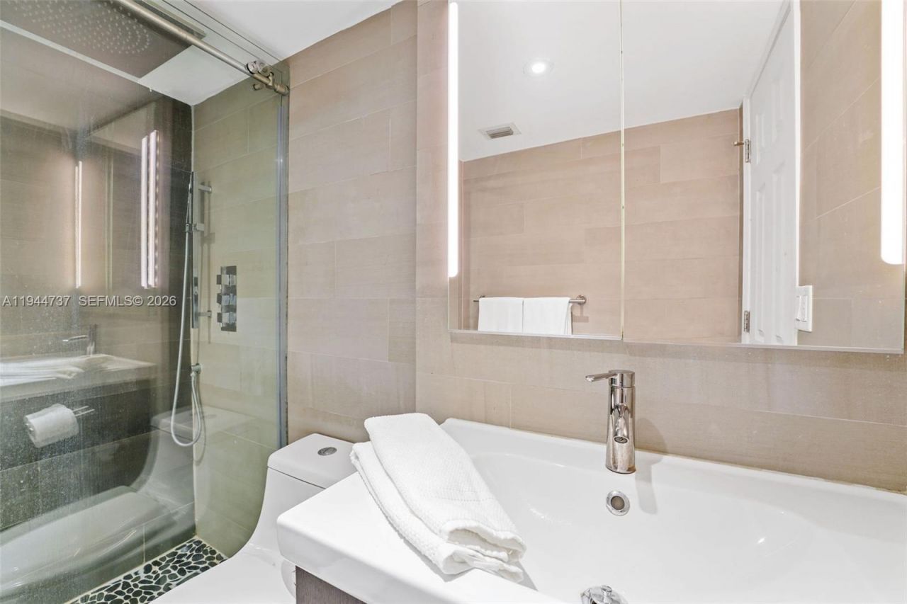 1881 Washington Ave, Unit 5H, Miami Beach, FL 33139 Photo