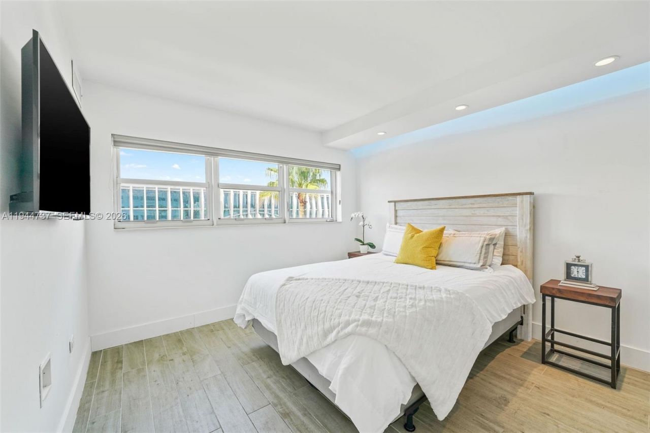 1881 Washington Ave, Unit 5H, Miami Beach, FL 33139 Photo