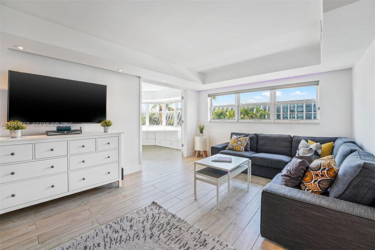 1881 Washington Ave, Unit 5H, Miami Beach, FL 33139 Photo