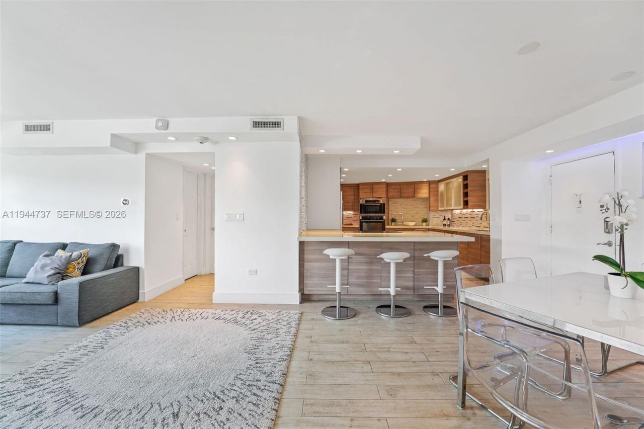 1881 Washington Ave, Unit 5H, Miami Beach, FL 33139 Photo