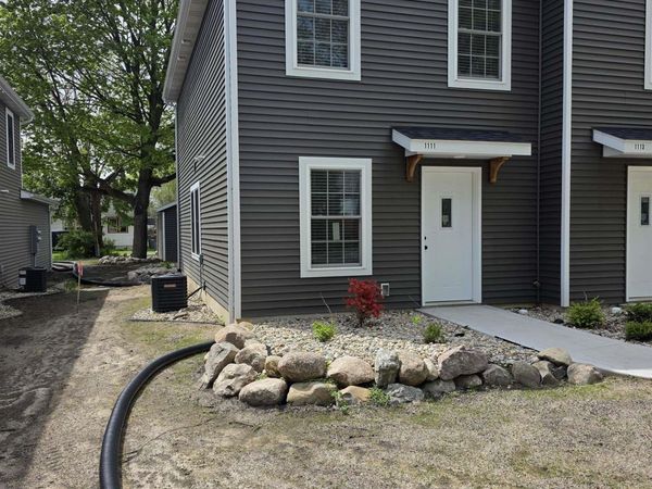 1111 Edwardsburg Ave, Elkhart, IN 46514