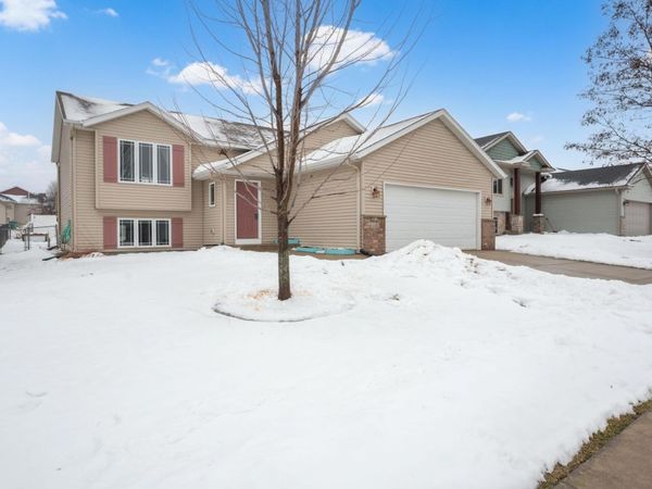 6207 Hillsboro Drive NW, Rochester, MN 55901