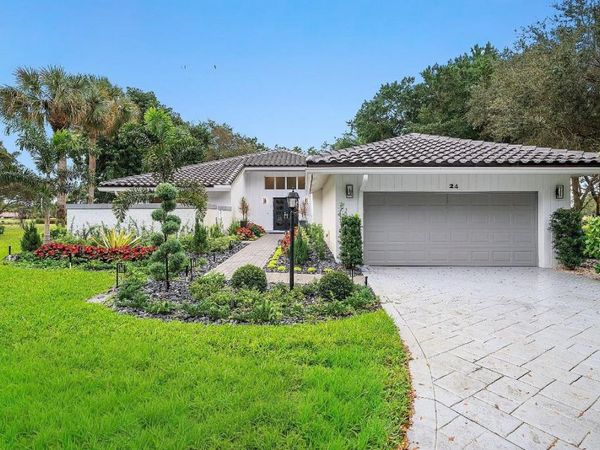 24 Oaks Lane, Boynton Beach, FL 33436