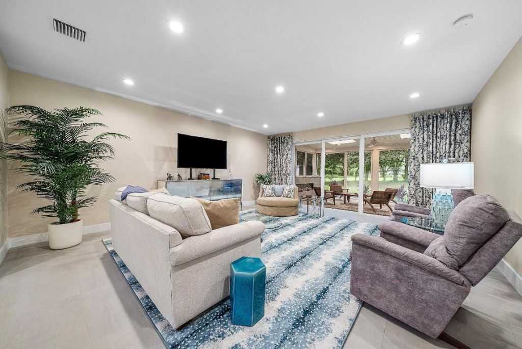 24 Oaks Lane, Boynton Beach, FL 33436 Photo