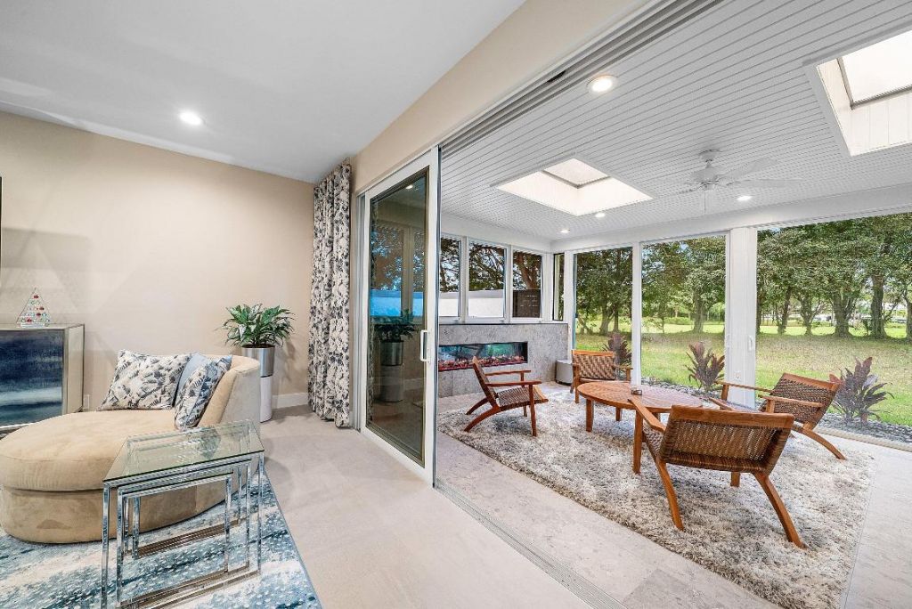 24 Oaks Lane, Boynton Beach, FL 33436 Photo