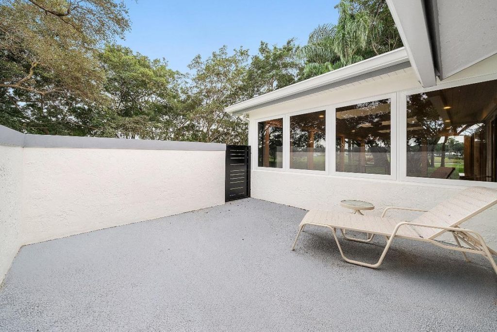 24 Oaks Lane, Boynton Beach, FL 33436 Photo