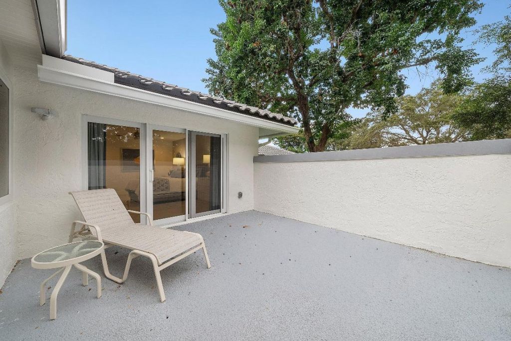 24 Oaks Lane, Boynton Beach, FL 33436 Photo