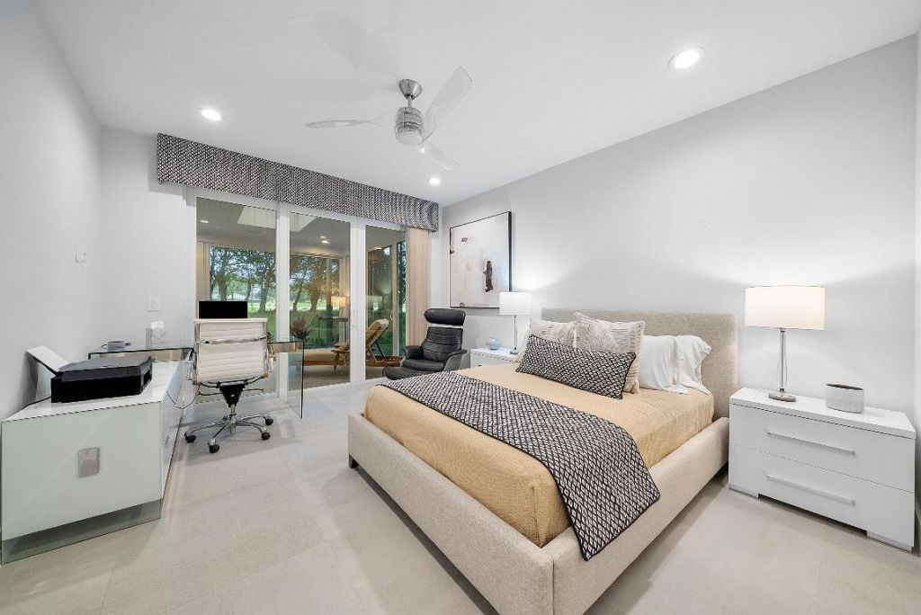 24 Oaks Lane, Boynton Beach, FL 33436 Photo