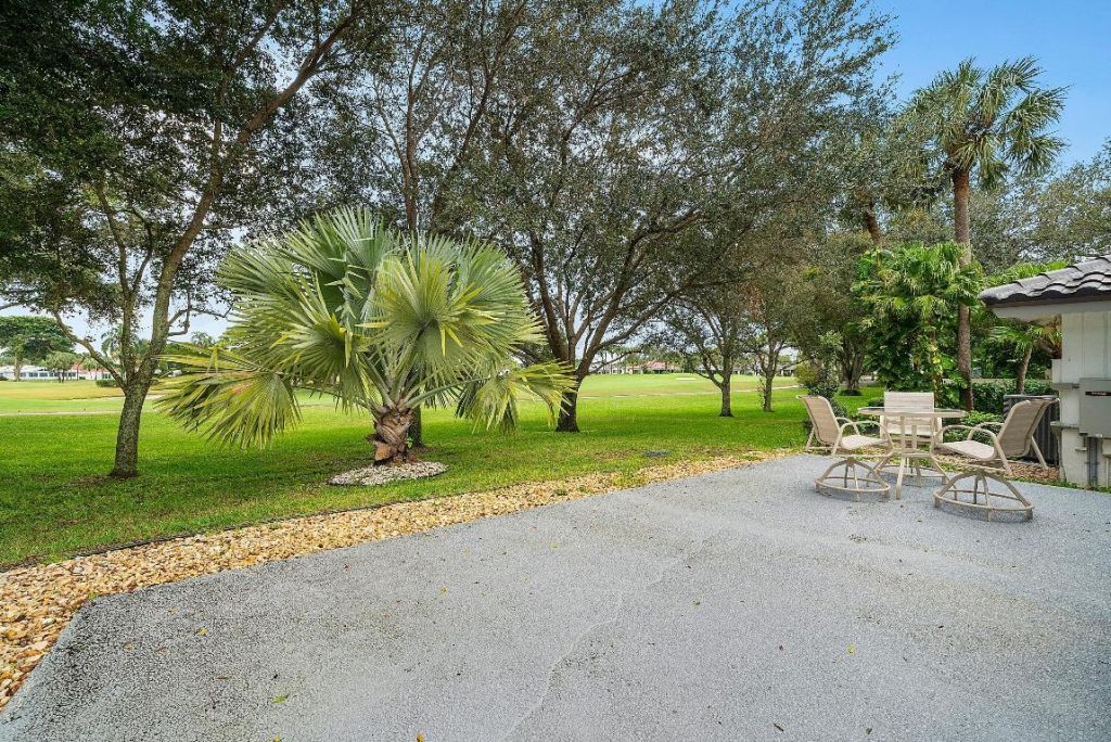 24 Oaks Lane, Boynton Beach, FL 33436 Photo