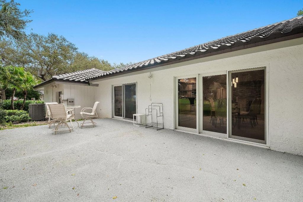 24 Oaks Lane, Boynton Beach, FL 33436 Photo