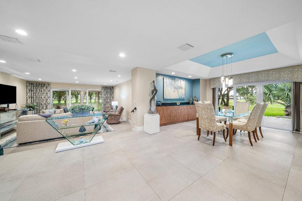 24 Oaks Lane, Boynton Beach, FL 33436 Photo