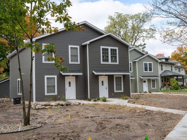 1113 Edwardsburg Ave, Elkhart, IN 46514