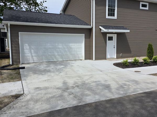 1105 Edwardsburg Ave, Elkhart, IN 46514