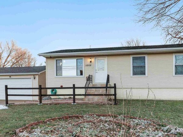 1002 E Ridgeway Avenue, Waterloo, IA 50702