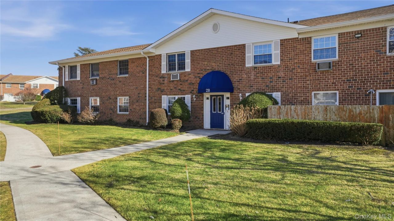 460 Old Town Road, Unit 28-A, Port Jefferson Station, NY 11766 Main Photo