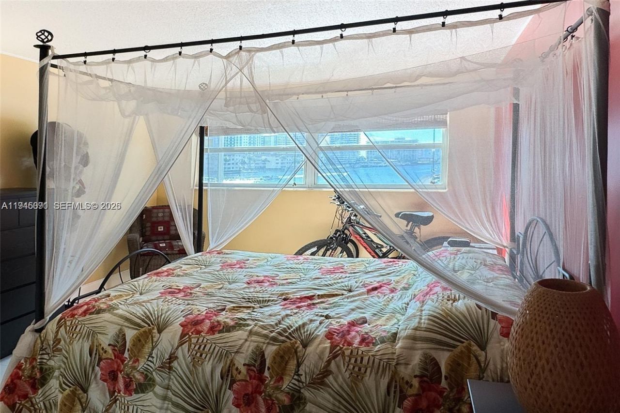 2600 Diana Dr , Unit 209, Hallandale Beach, FL 33009 Photo