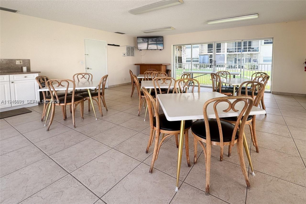 2600 Diana Dr , Unit 209, Hallandale Beach, FL 33009 Photo