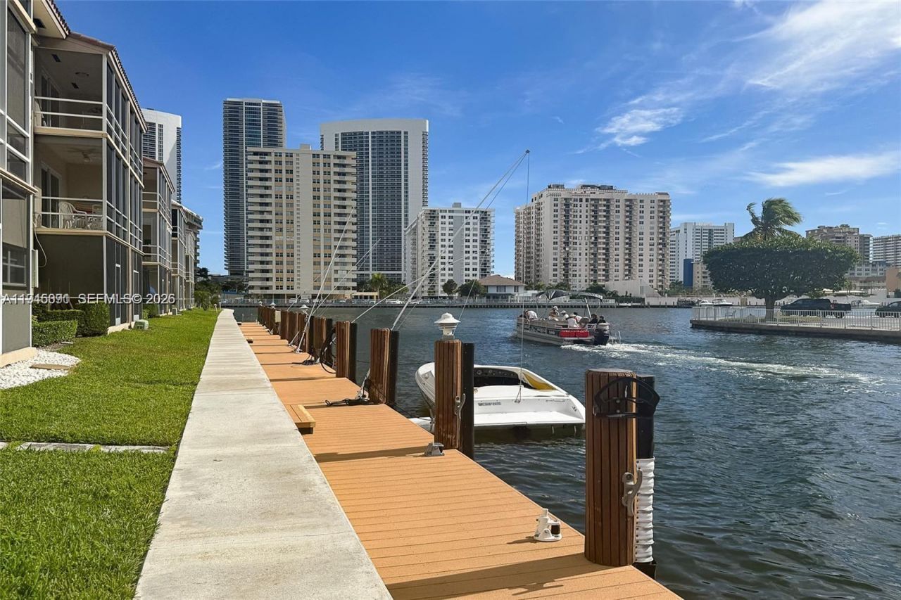 2600 Diana Dr , Unit 209, Hallandale Beach, FL 33009 Photo