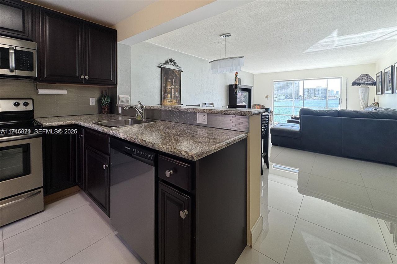 2600 Diana Dr , Unit 209, Hallandale Beach, FL 33009 Photo