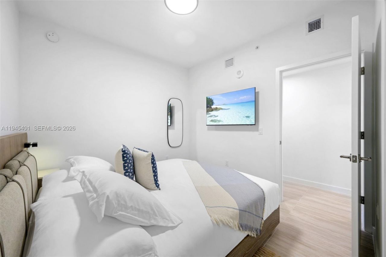 580 72nd St, Unit 1603, Miami Beach, FL 33141 Photo