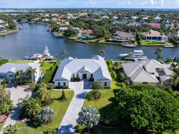 1806 Mooringline Drive, Vero Beach, FL 32963