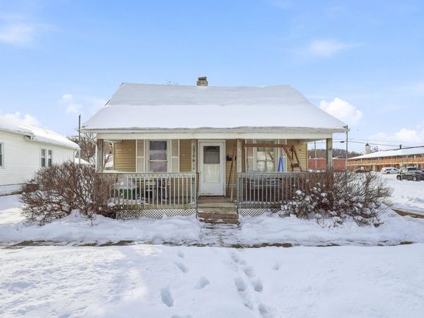 2706 5 1/2 Avenue, Rock Island, IL 61201