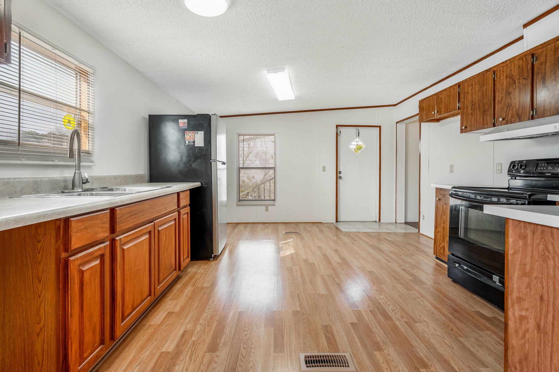 107 Rockdale St. Photo 4