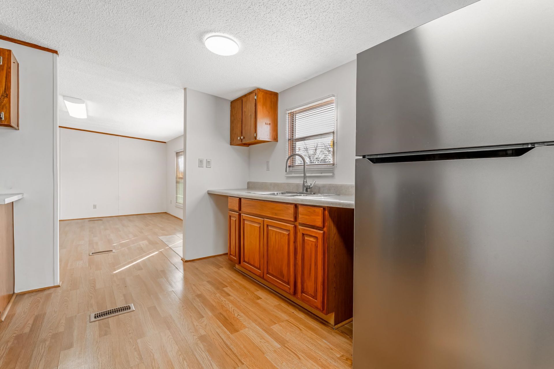107 Rockdale St. Photo 5