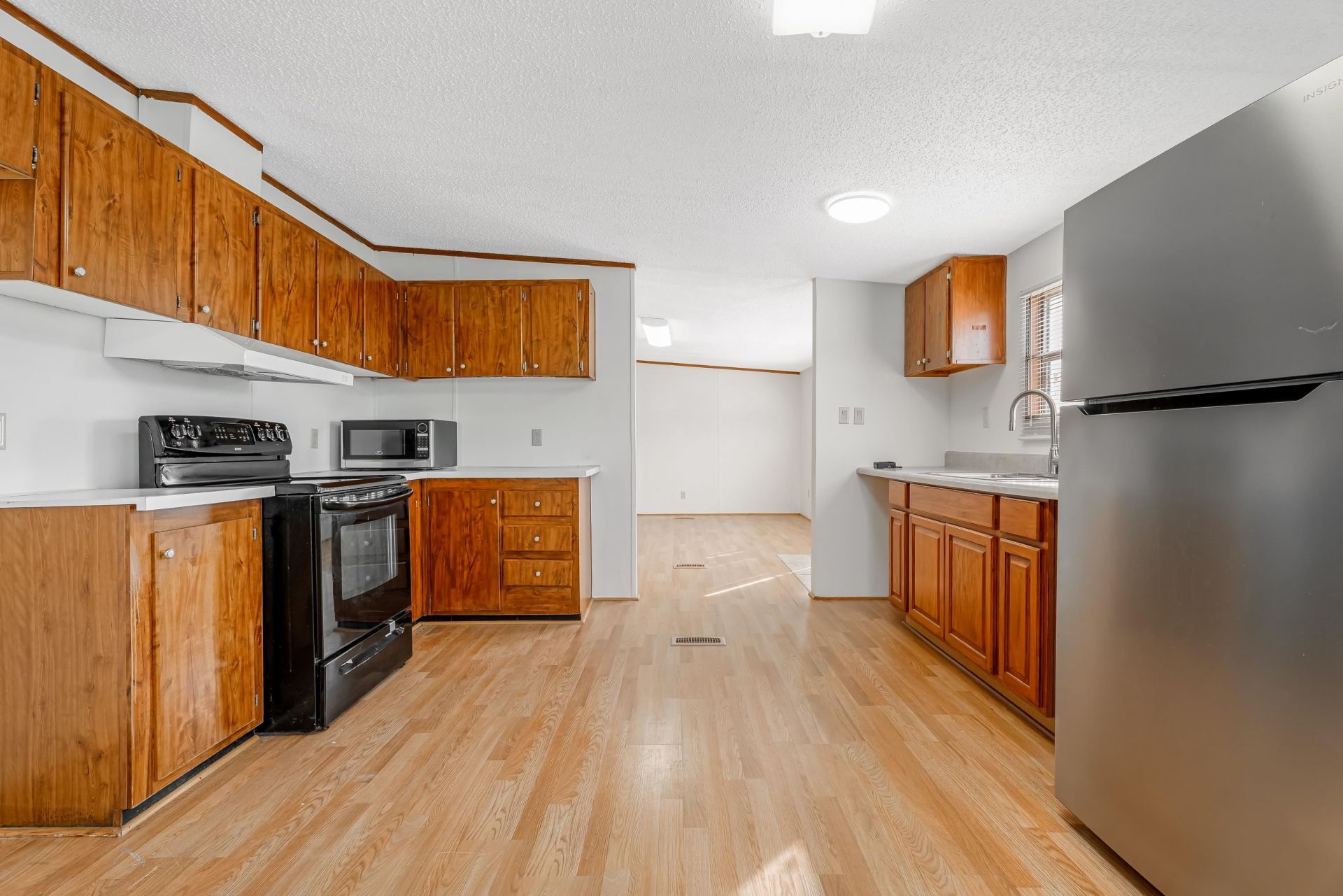 107 Rockdale St. Photo 6