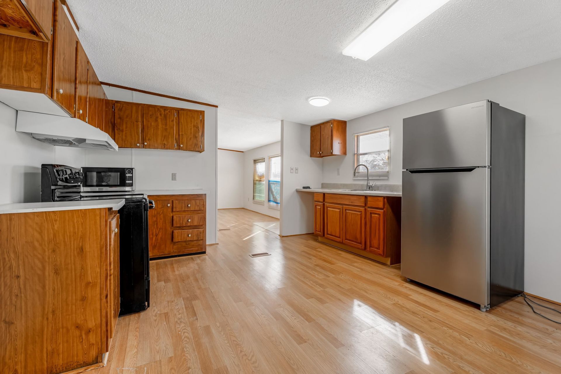 107 Rockdale St. Photo 9