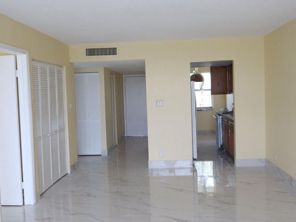 3101 NW 47th Ter, Unit 335, Lauderdale Lakes, FL 33319