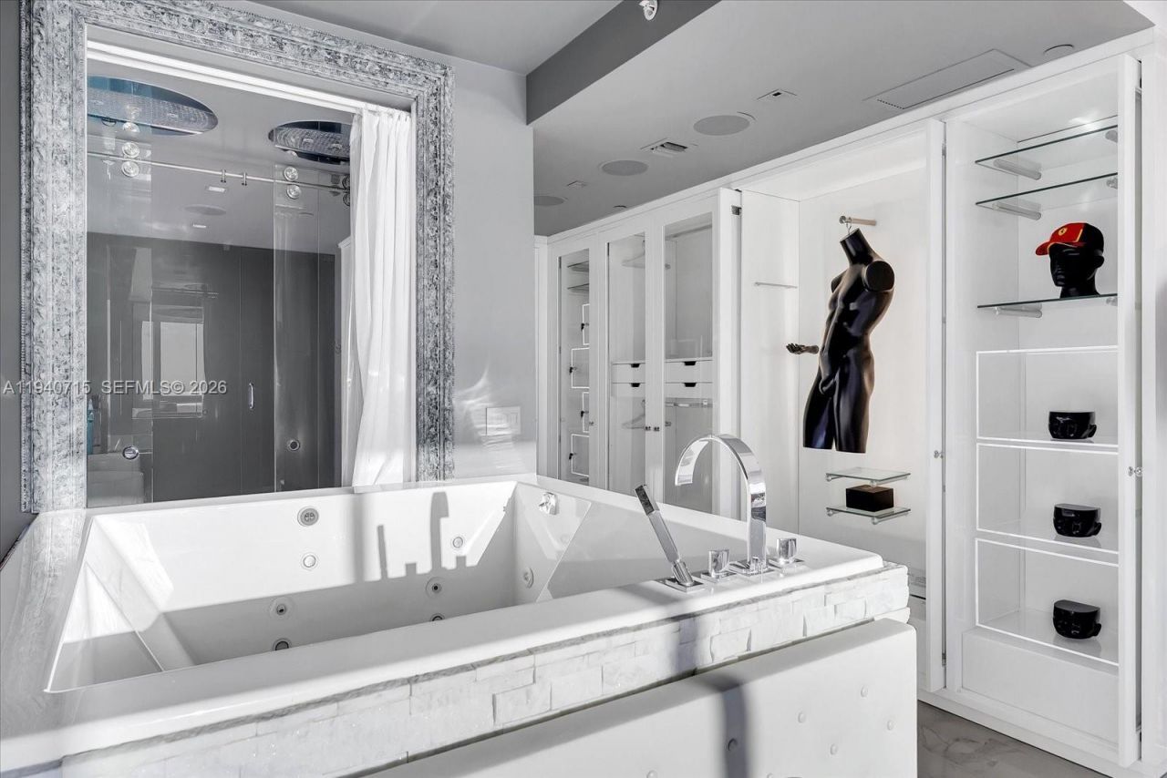 100 S Pointe Dr , Unit 3002, Miami Beach, FL 33139 Photo