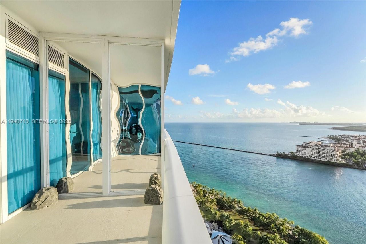 100 S Pointe Dr , Unit 3002, Miami Beach, FL 33139 Photo