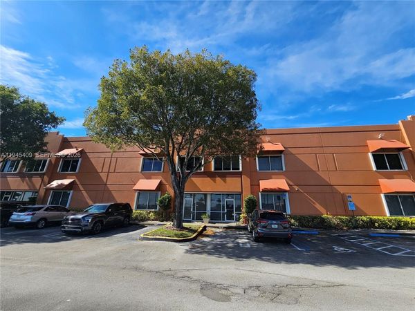 9613 NW 33rd St, Doral, FL 33172