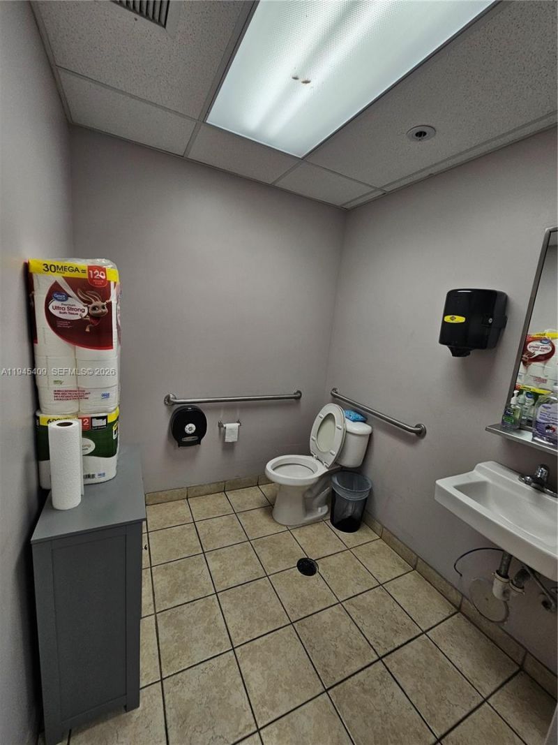 9613 NW 33rd St, Doral, FL 33172 Photo