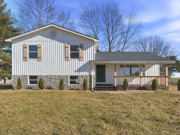 7208 N Farm Rd 133, Springfield, MO 65803