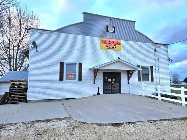 1653 300th Avenue, Dyersville, IA 52040