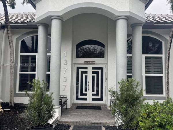 13707 NW 21st St , Pembroke Pines, FL 33028