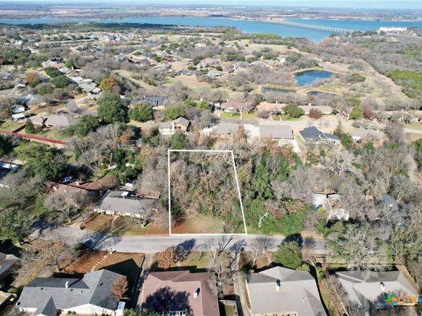 8217 Mosswood Drive, Woodway, TX 76712