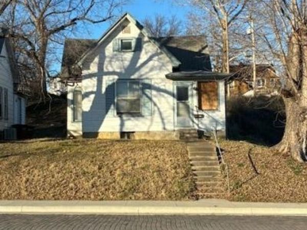 1013 Commercial Street, Atchison, KS 66002