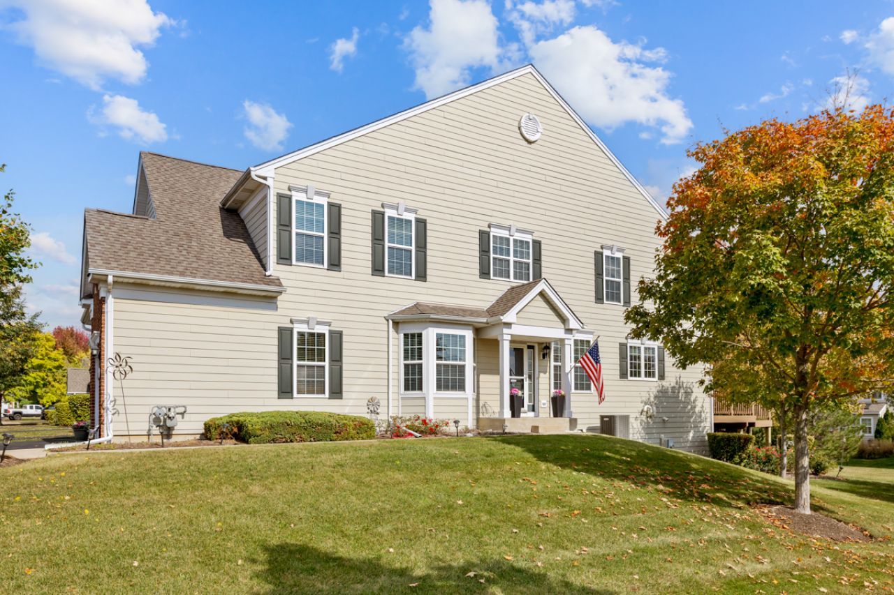 1127 Pine Valley Court, Elgin, IL 60124 Main Photo