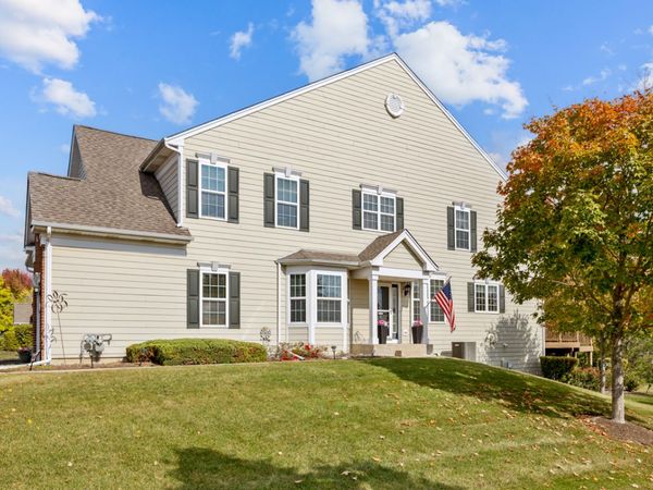 1127 Pine Valley Court, Elgin, IL 60124