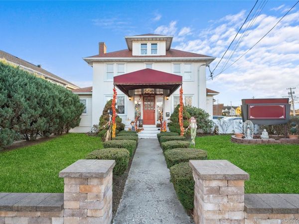 70 Park Avenue, Bay Shore, NY 11706