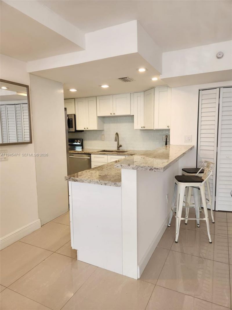 5201 Orduna Dr, Unit 14, Coral Gables, FL 33146 Photo