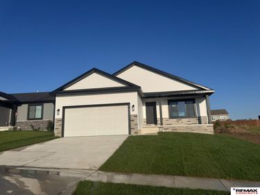 4324 Woodside Village Drive, Lincoln, NE 68528