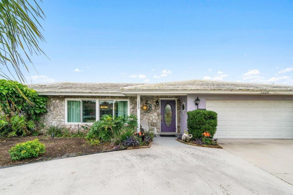 1220 SW 25th Place, Boynton Beach, FL 33426 Photo