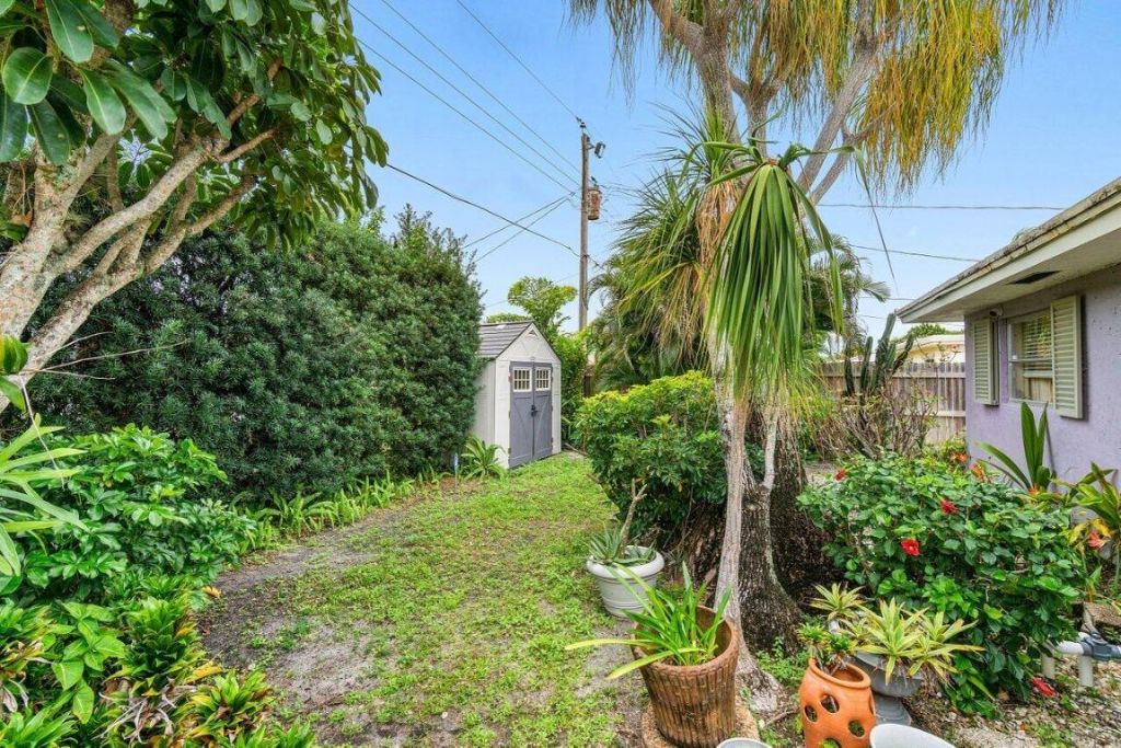 1220 SW 25th Place, Boynton Beach, FL 33426 Photo